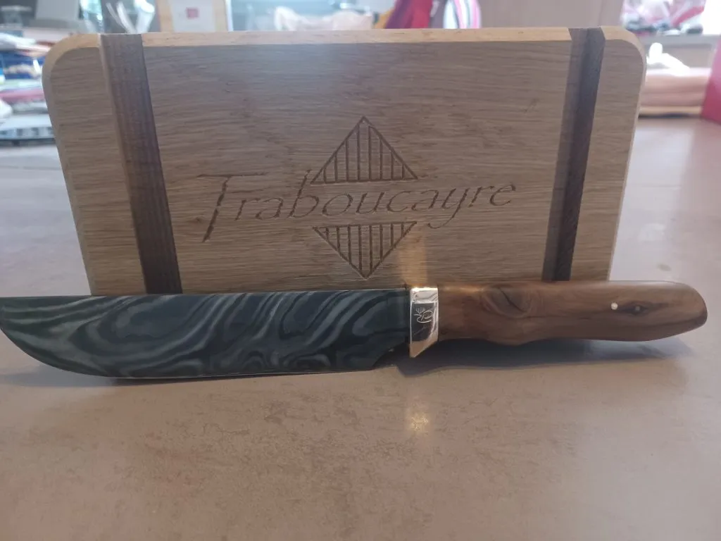 Couteau artisanal dans coffret bois gravé Traboucayre