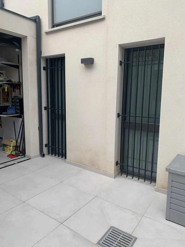 Grilles de défense pour porte et fenêtre en fer forgé